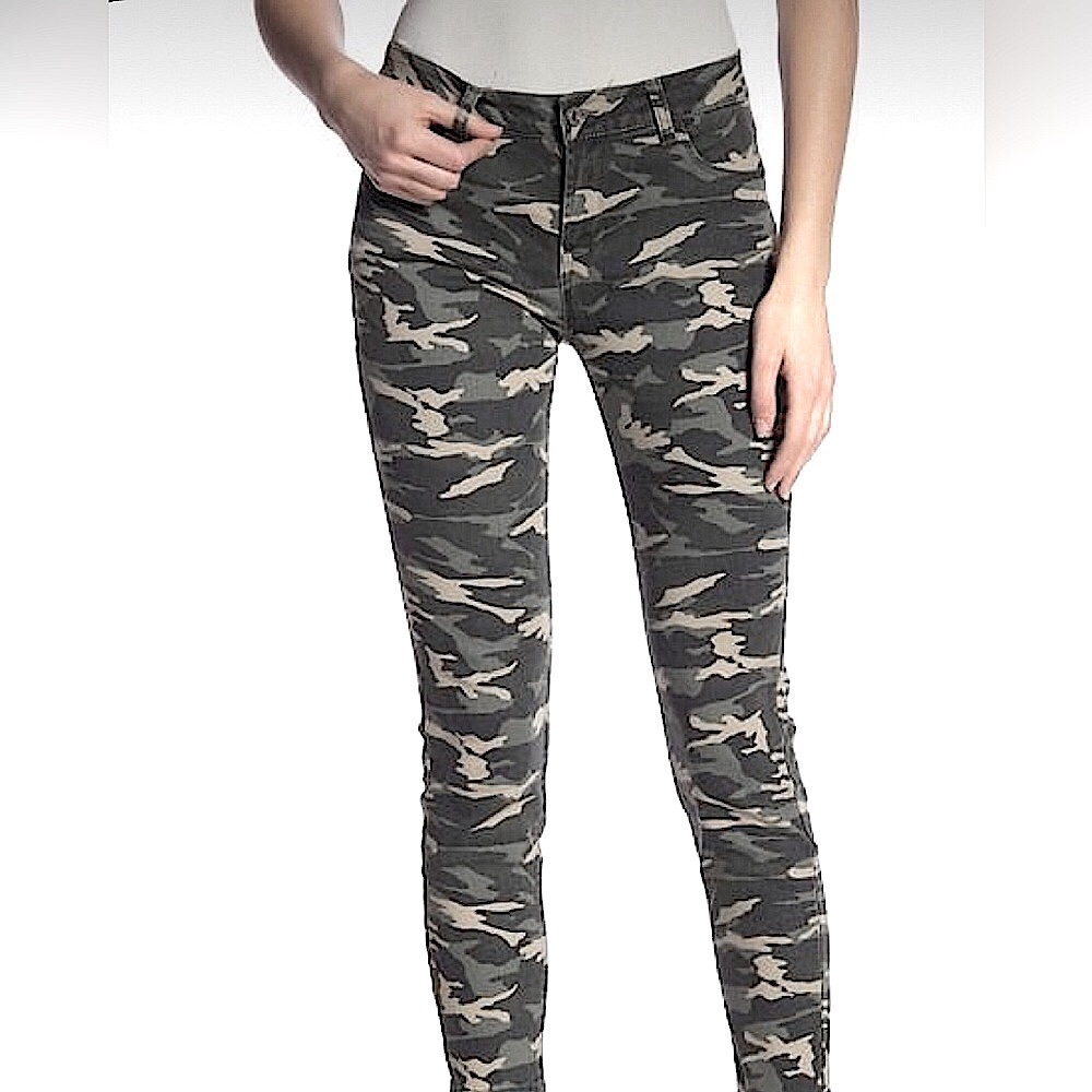 Kensie Camo  Skinny Jeans - size 4/27